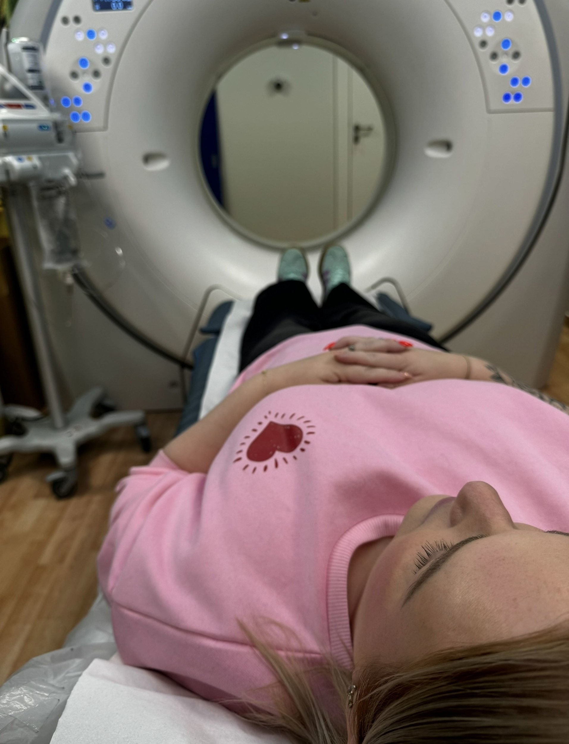 Lauru čaká množstvo vyšetrení.