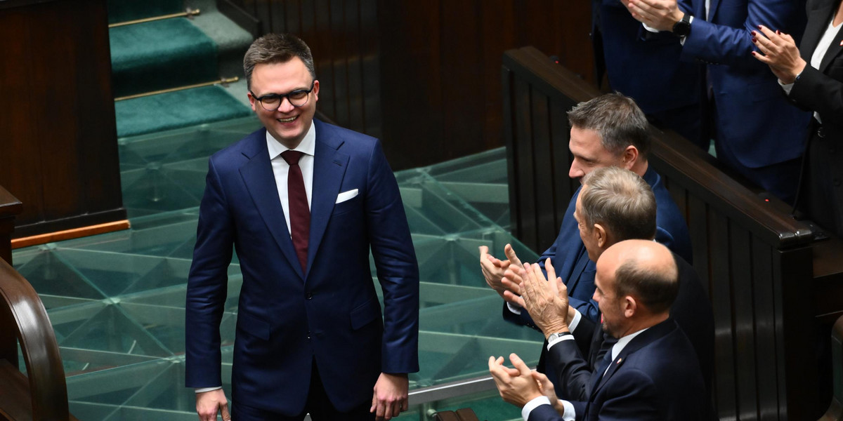 Mija miesiąc od wyborów parlamentarnych. Szymon Hołownia został marszałkiem Sejmu, jednak wbrew danemu słowy, wciąż nie ujawnił swojego majątku