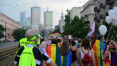 Tęcza, szatan i medale. Jak samorządy rządzone przez PiS walczyły z LGBT