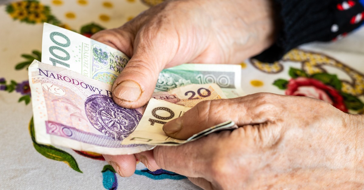 Po zmarłym należą ci się nie tylko pieniądze z OFE. ZUS o tym nie informuje, a środki leżą na kontach, mimo należą do rodziny