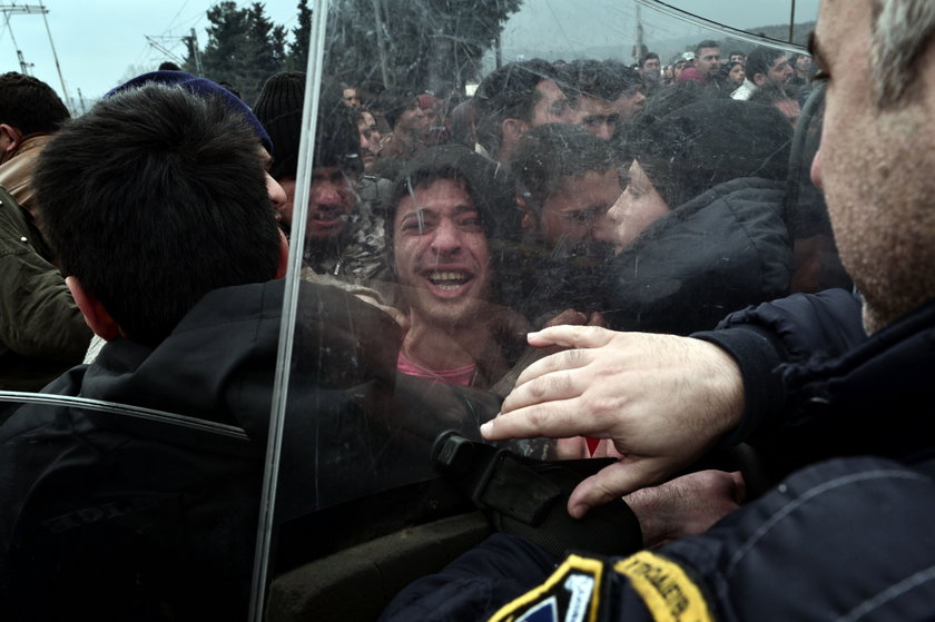 Drastyczne sceny na granicy Grecji  z Macedonią