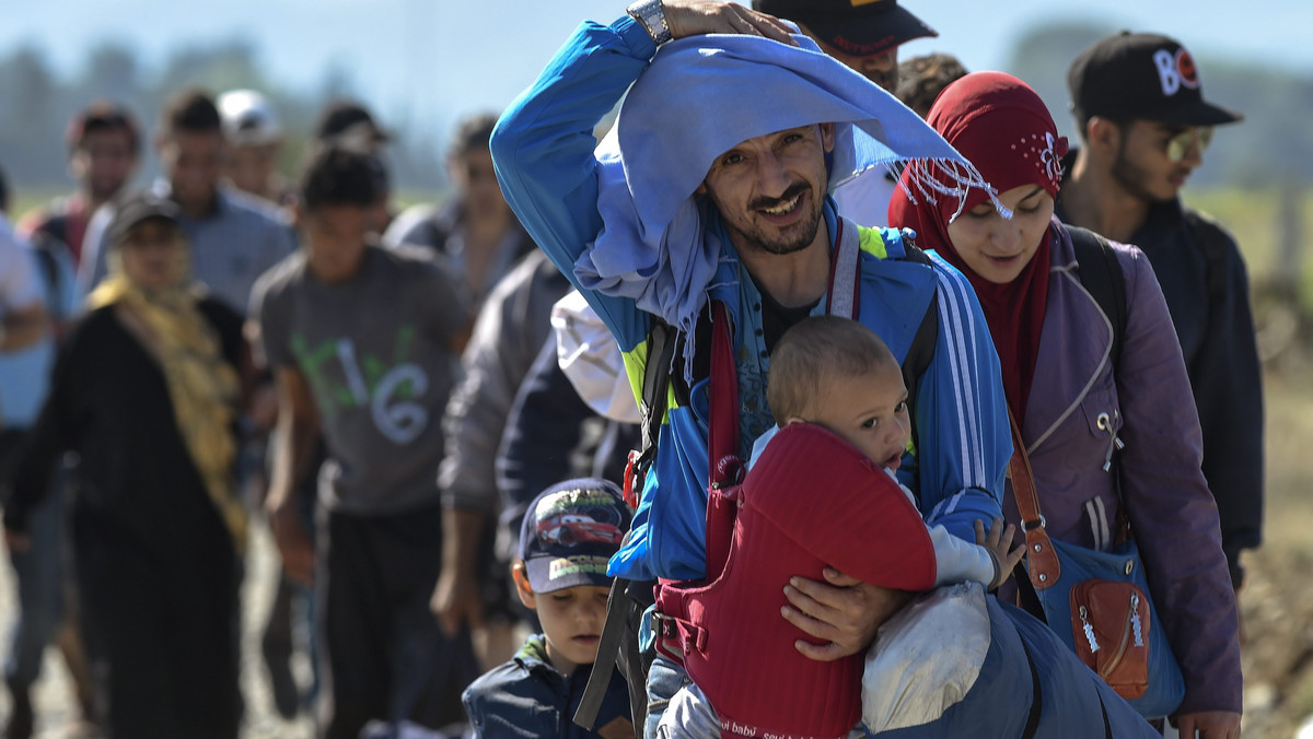Minister transportu Niemiec Alexander Dobrindt powiedział dziś, że możliwości przyjmowania uchodźców wyczerpały się. Polityk CSU zapowiedział podjęcie działań w celu powstrzymania napływu imigrantów. Wczoraj przez Monachium wjechało 12 tys. osób.