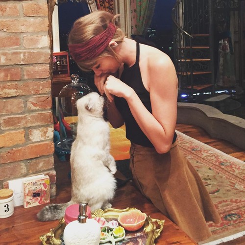 8. Taylor Swift – 2,3 miliona polubień