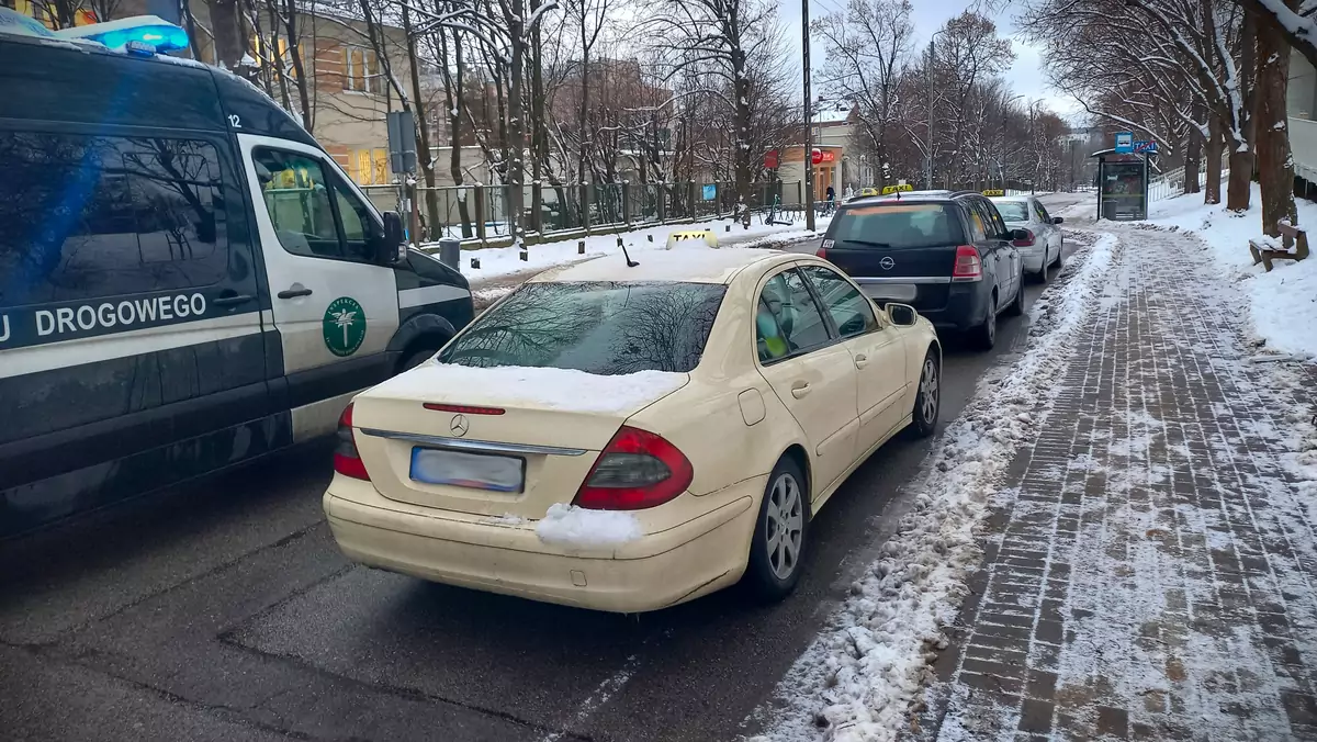 Kierowca TAXI w Gdyni przewoził pasażerów mimo dożywotniego zakazu