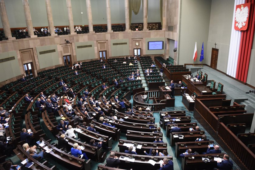 Debata nad podwyżkami cen paliw.