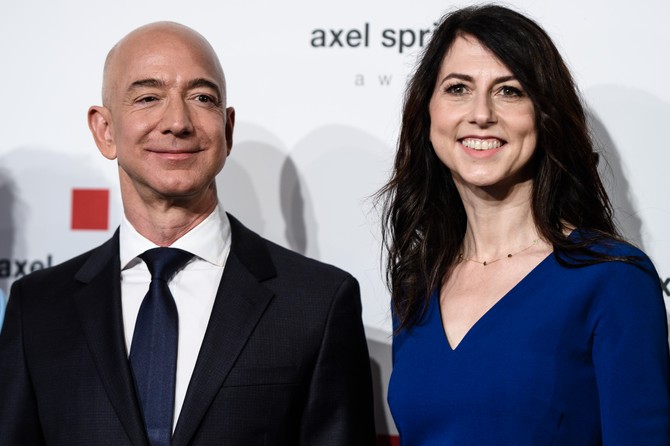 Bivši supružnici Mekenzi Skot i Džef Bezos foto: EPA/CLEMENS BILAN