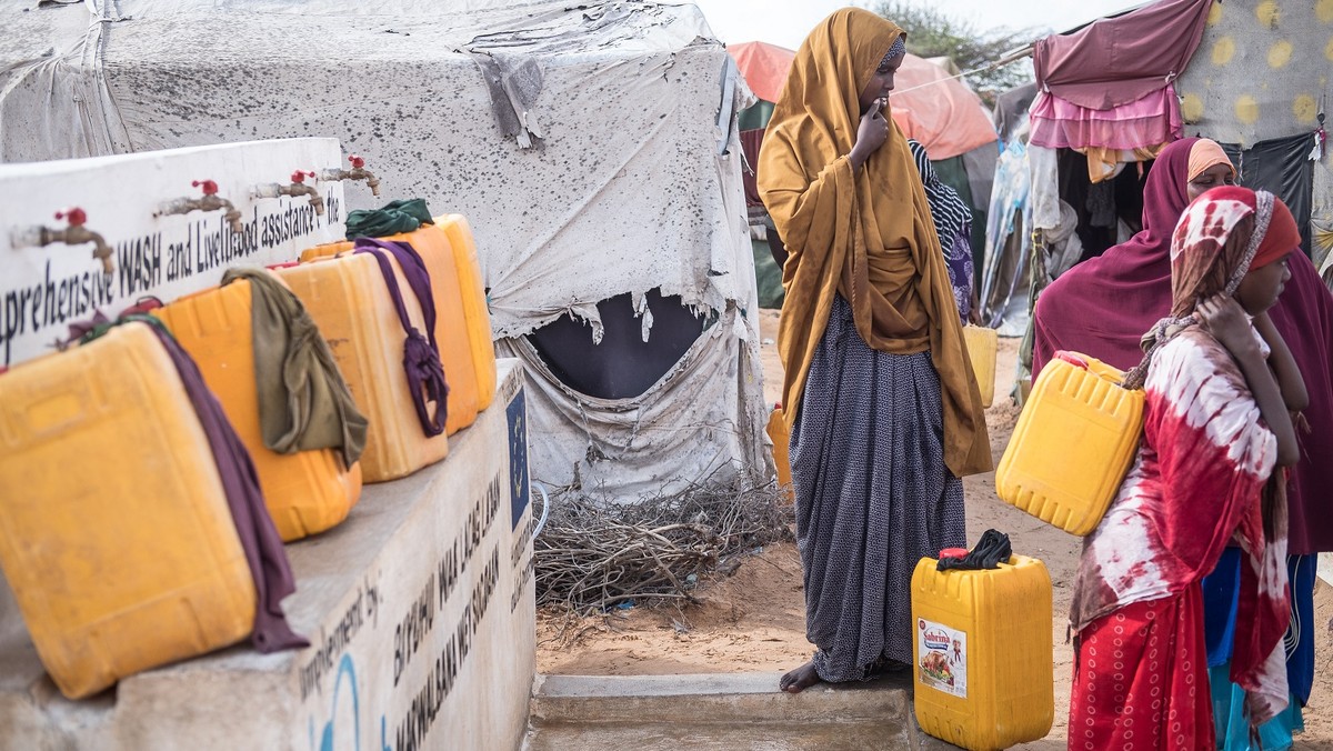 Kryzys humanitarny w Somalii i Sudanie Południowym wciąż trwa. Głodem zagrożonych jest łącznie 12 milionów osób. Na potrzeby odpowiada Polska Akcja Humanitarna, jej pomoc w obydwu krajach dociera do ponad sto tysięcy osób.