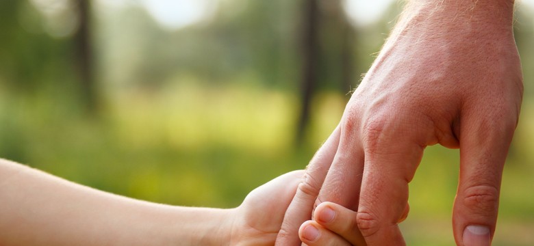 5 tys. zł mandatu za spacer z dzieckiem po chodniku. To nie żart