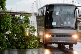Gastarbajter u autobusu za Nemačku upoznao PRELEPU DEVOJKU, a kad joj je rekao IME - pobegla je glavom bez obzira: Razlog koji mu je dala UBEDAČIO JE I NJEGA I NAS