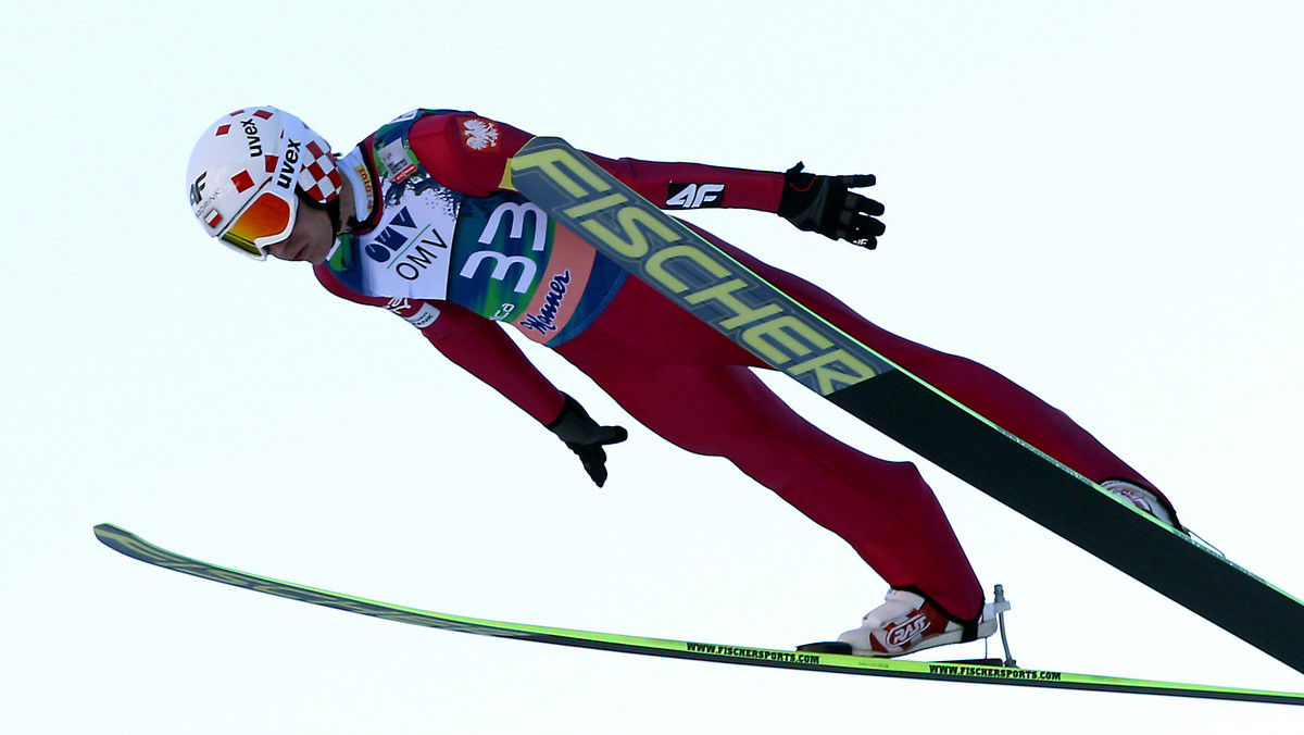 Kamil Stoch zajął trzecie miejsce podczas serii próbnej przed konkursem drużynowym lotów narciarskich w Planicy. Na siódmym miejscu uplasował się Piotr Żyła.