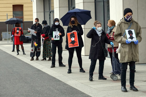 Czarny Protest. W Sejmie ruszają prace nad zaostrzeniem prawa aborcyjnego
