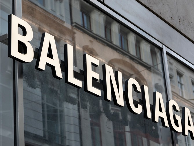 Balensijaga izbacila torbu za pijacu koja košta papreno