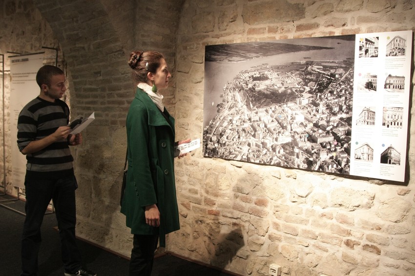 Konak kneginje Ljubice nalazi se u Knez Sime Markovića 8 u Beogradu