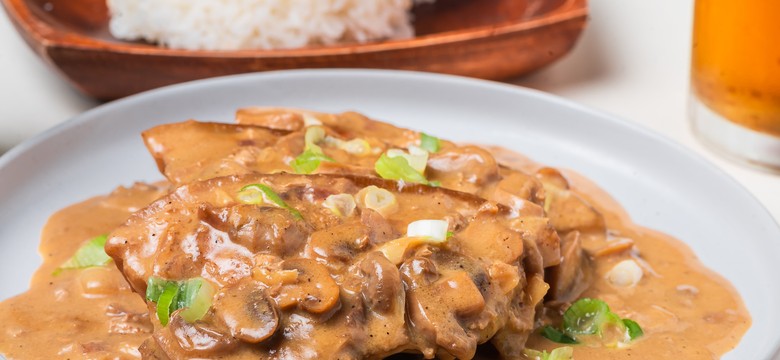 Pyszny obiad na czwartek. Podajemy przepis, Ty gotujesz. Kruchy schab z grzybami