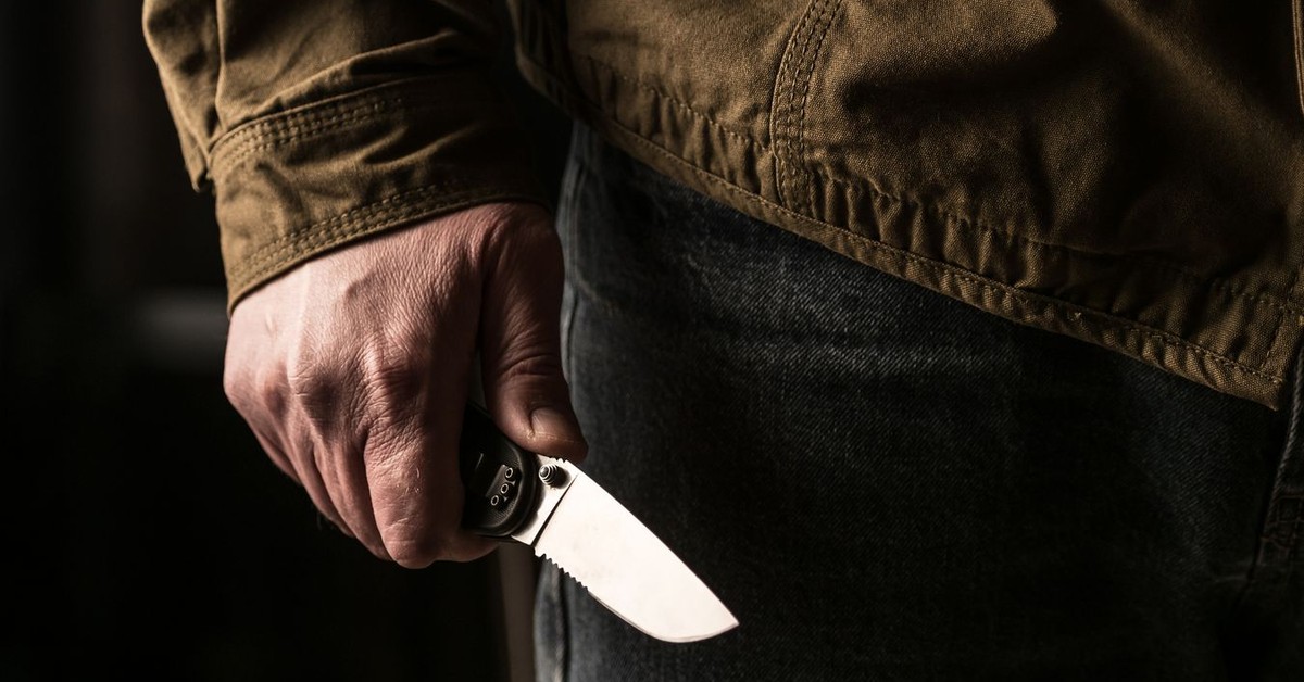 Kiedy dochodzi do przekroczenia granicy obrony koniecznej? Sąd: Pięć ciosów nożem to za dużo