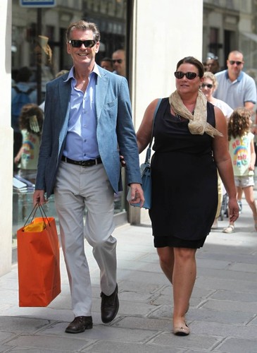 Pierce Brosnan i Keely Shaye Smith