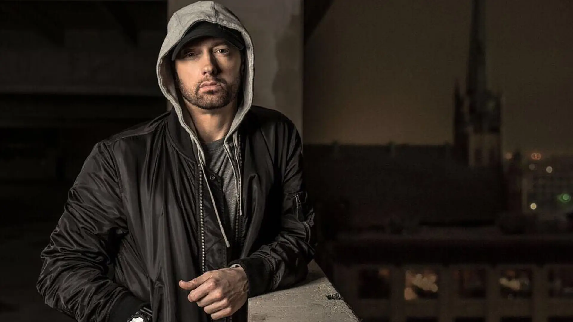 Eminem d 10 lat jest trzeźwy. Raper pochwalił się odznaką byłych narkomanów i alkoholików