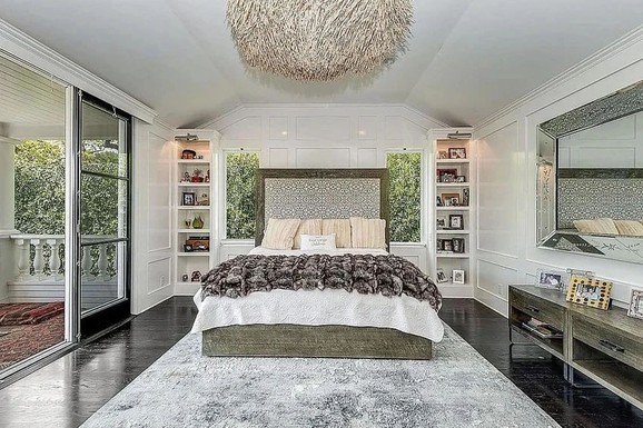 (FOTO) NAŠA GLUMICA IMA NAJLUKSUZNIJU VILU Bazen, mermer i tri kupatila: Kad čujete cifru koliko košta pašćete u nesvest