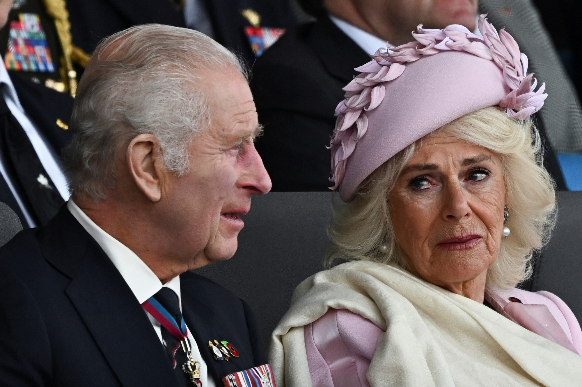 Camilla zasadila Karolovi chrobáka do hlavy.