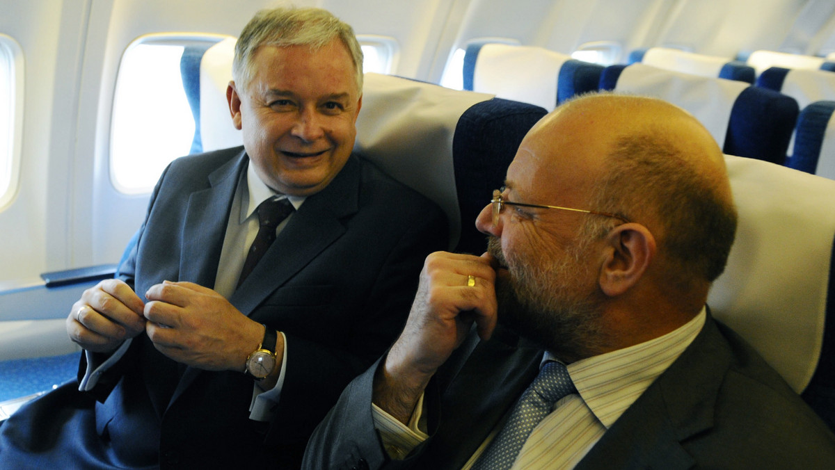 Prezydent Polski Lech Kaczyński przebywał na szczycie Unii Europejskiej w Brukseli bez przepustki, która formalnie dawałaby mu prawo przebywania w gmachu, gdzie obradowano - podaje TVN24.