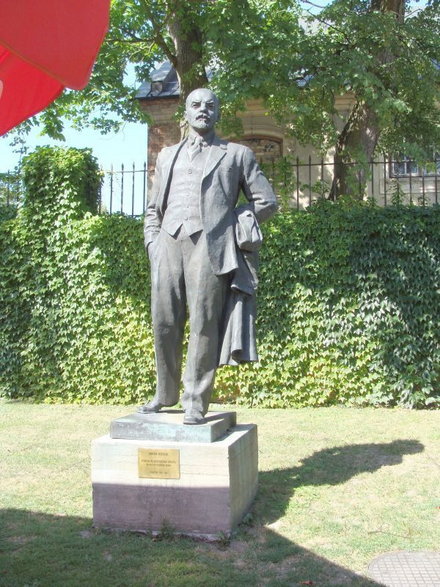Pomnik Lenina sprzed muzeum w Poroninie, obecnie w Galerii Sztuki Socrealizmu w Kozłówce (fot. Aung, domena publiczna)