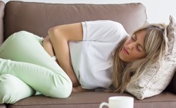 Wakacyjne sensacje żołądkowe – jak ich uniknąć?