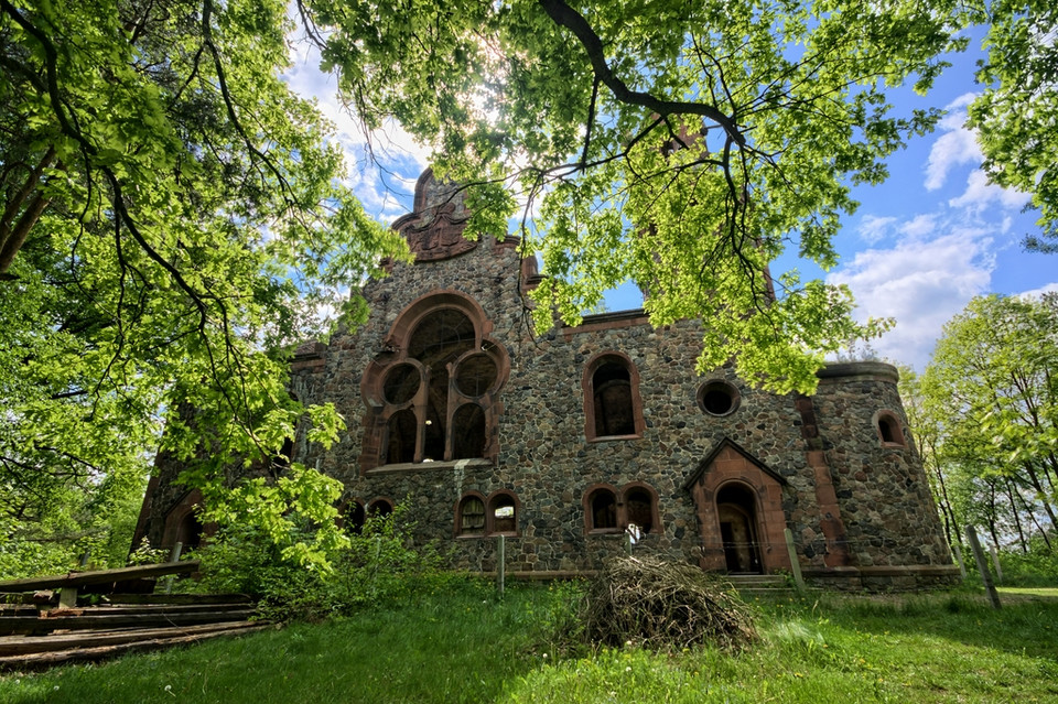 Opuszczony kościół w Pisarzowicach w Wielkopolsce