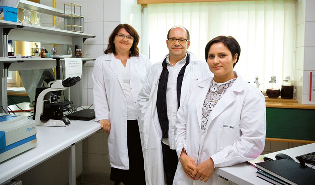 Dr inż. Iwona Gientka, dr hab. Stanisław Błażejak i dr inż. Anna Bzducha-Wróbel z warszawskiej SGGW fot. Wojtek Górski