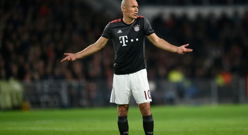 Bayern Munich's Arjen Robben says that despite making the Champions League's knock-out phase the team's performance must improve and that it lacks conviction