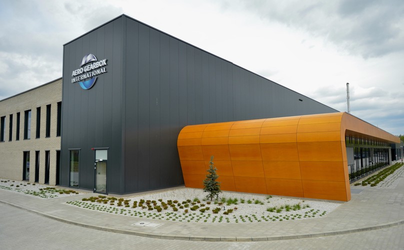 Utworzona w 2015 roku firma Aero Gearbox International wykorzystuje doświadczenie i wiedzę ekspercką swoich macierzystych firm do projektowania i produkcji układów przeniesienia napędu przez Safran Transmission Systems oraz projektowania silników i układów napędowych przez Rolls-Royce.<br><br><br>Fot. (dd/sko) PAP/Darek Delmanowicz