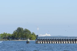 Nieudany test lądowania rakiety kosmicznej. WIDEO z katastrofy Falcon 9