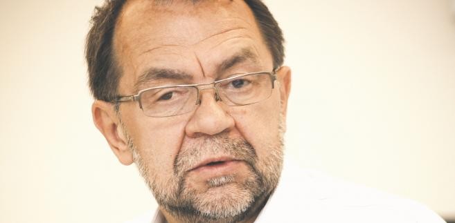 Prof. Krzysztof Rączka, dziekan Wydziału Prawa i Administracji Uniwersytetu Warszawskiego, autor komentarza do ustawy o służbie cywilnej