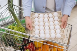 czy w wielki piątek i wielką sobotę są otwarte sklepy 2026. do której godziny zrobimy zakupy 3 i 4 kwietnia? kalendarz wielkanoc 2026