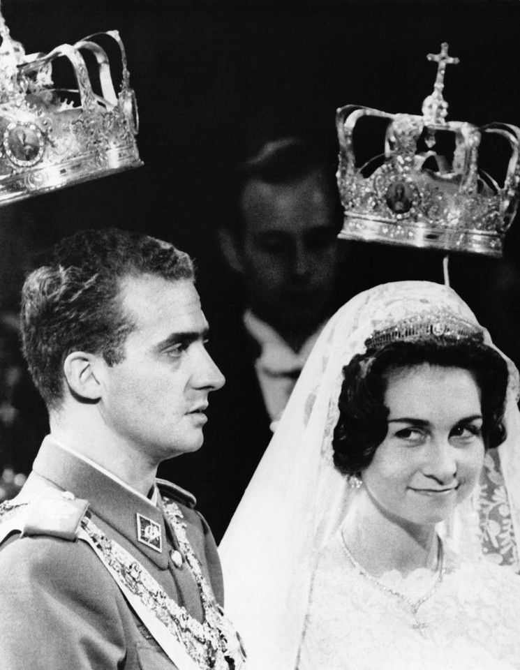 Ślub Juana Carlosa I i królowej Sofii (zwróćcie uwagę na korony — wykorzystano je również podczas ślubu rodziców Sofii w 1938 r.)