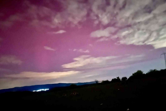 REDAK FENOMEN NA NEBU IZNAD SRBIJE Građani će ovu svetlost moći da vide od večeras do ponedeljka: Veličanstven prizor  u Novom Sadu, Prokuplju, na Zlatiboru... (FOTO,VIDEO)