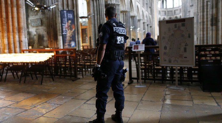 A francia templomokat már a múlt keddi terrortámadás óta fegyveresek őrzik / Fotó: AFP