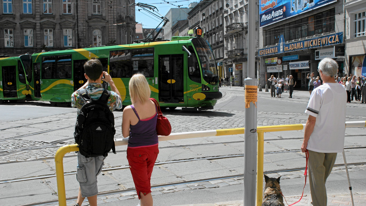 Poznań unieważnił przetarg na wydłużenie linii tramwajowej związanej z przygotowaniami do Euro 2012. Wszystkie oferty wykonawców znacznie przewyższyły kwoty, jakie proponowało miasto, które przygotowuje już nowy przetarg.