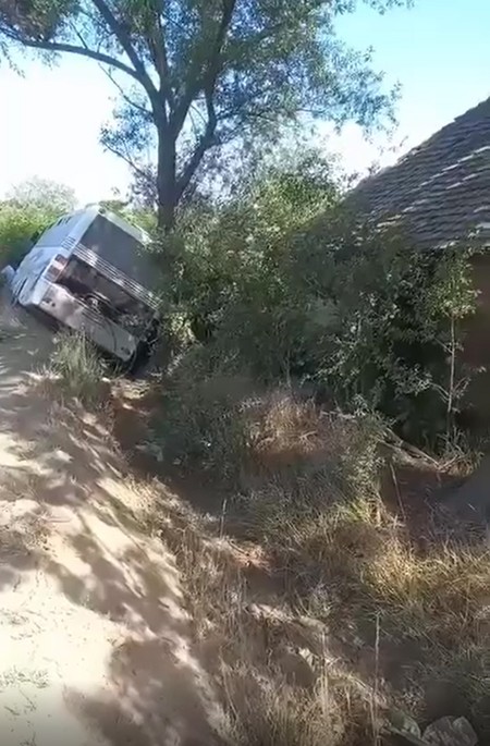 Ceroviti potok, Mali Crljani, autobus sletio s puta