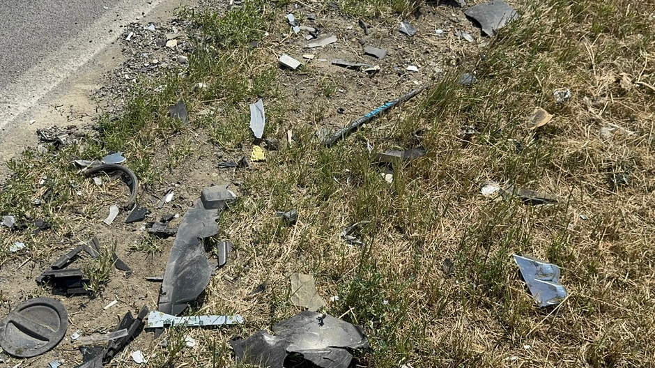 Rasuti delovi uništenog automobila kojim je upravljala stradala Katarina J. (25)