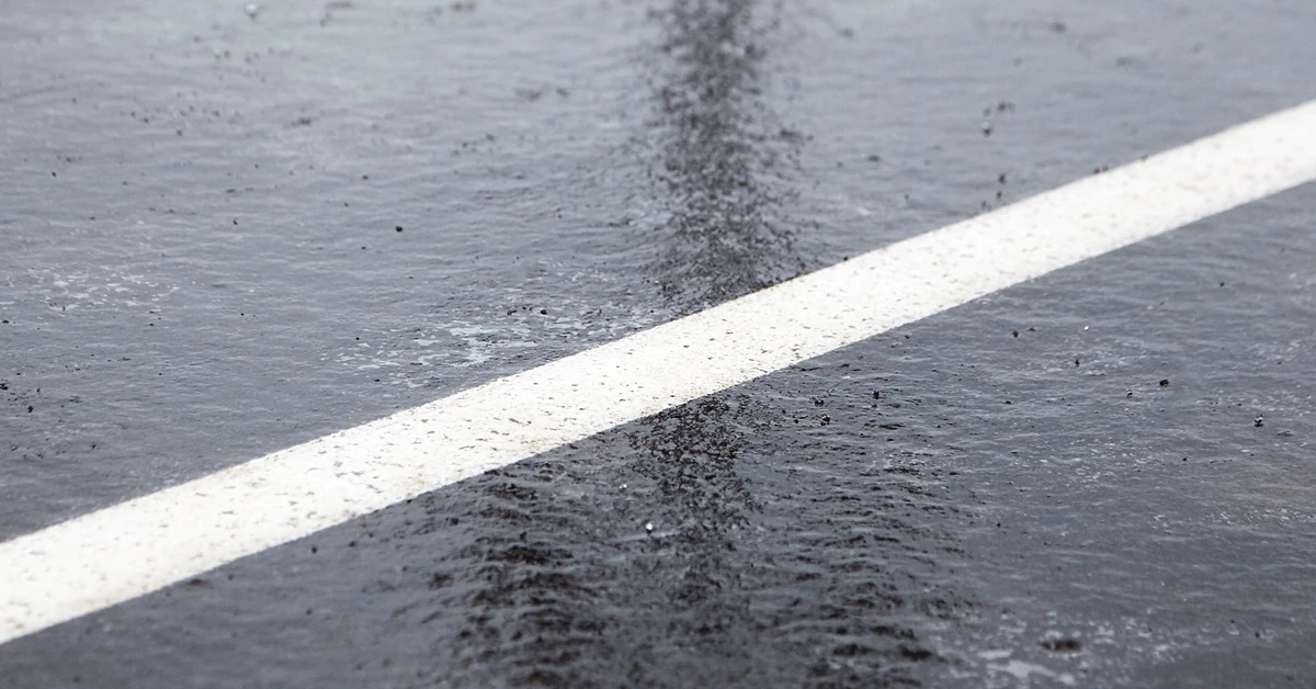 Do Polski napływa arktyczne powietrze. Zimowy poniedziałek w Warszawie: Śnieg i śliskie drogi