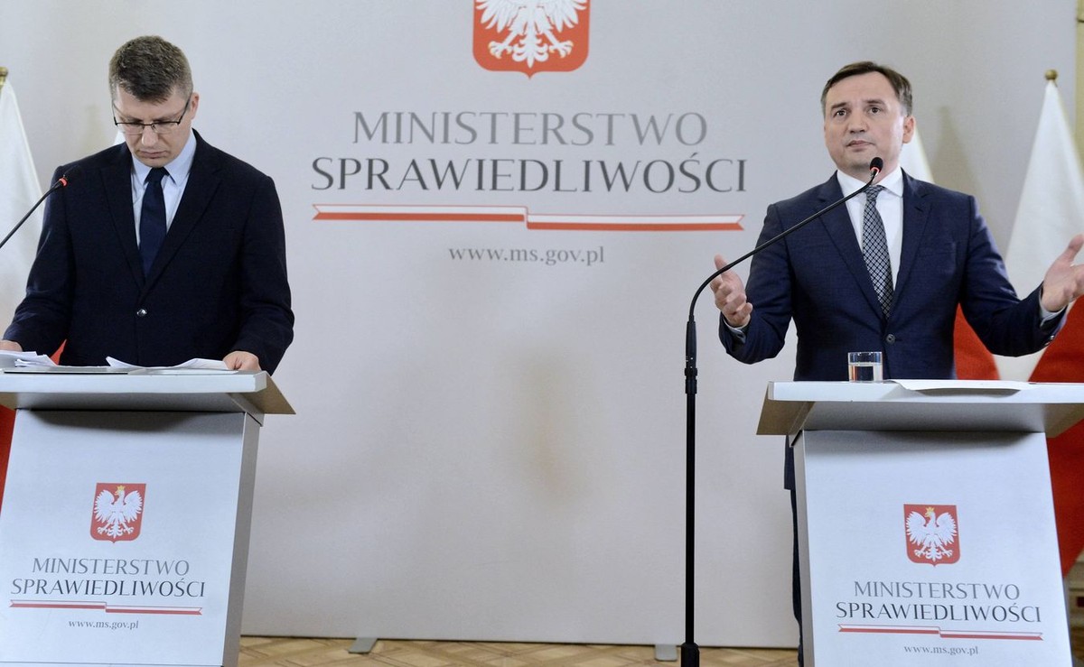 Minister sprawiedliwości Zbigniew Ziobro i podsekretarz stanu w MS Marcin Warchoł 