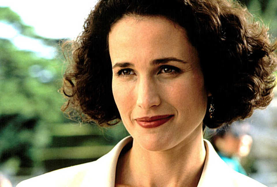 Andie MacDowell w filmie "Cztery wesela i pogrzeb" (1994)