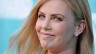 Charlize Theron dla roli ogoliła się prawie na łyso