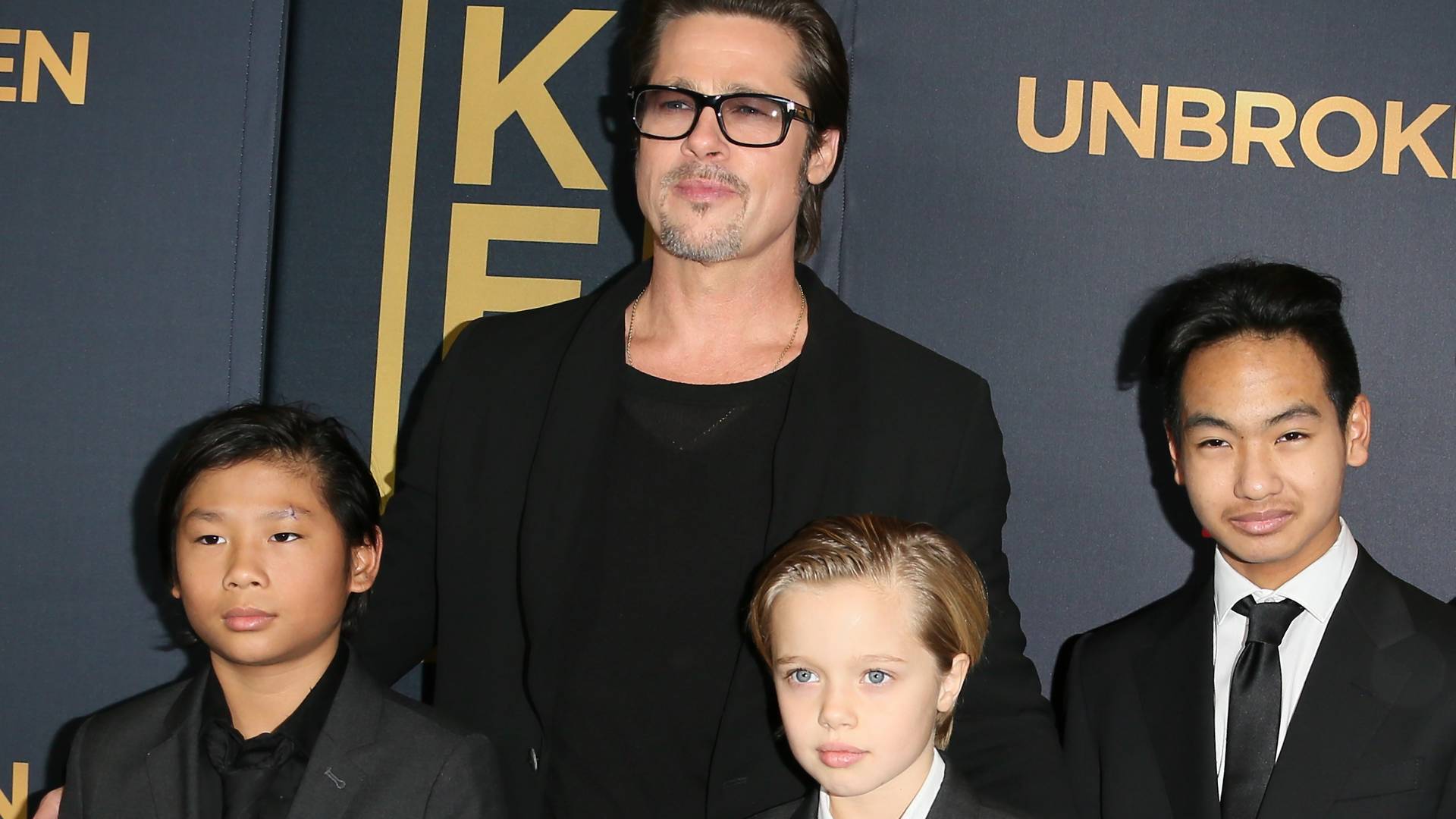 Pitt nie che żeby jego córka ubierała się jak chłopiec. Jolie utrudnia mu kontakt z dziećmi