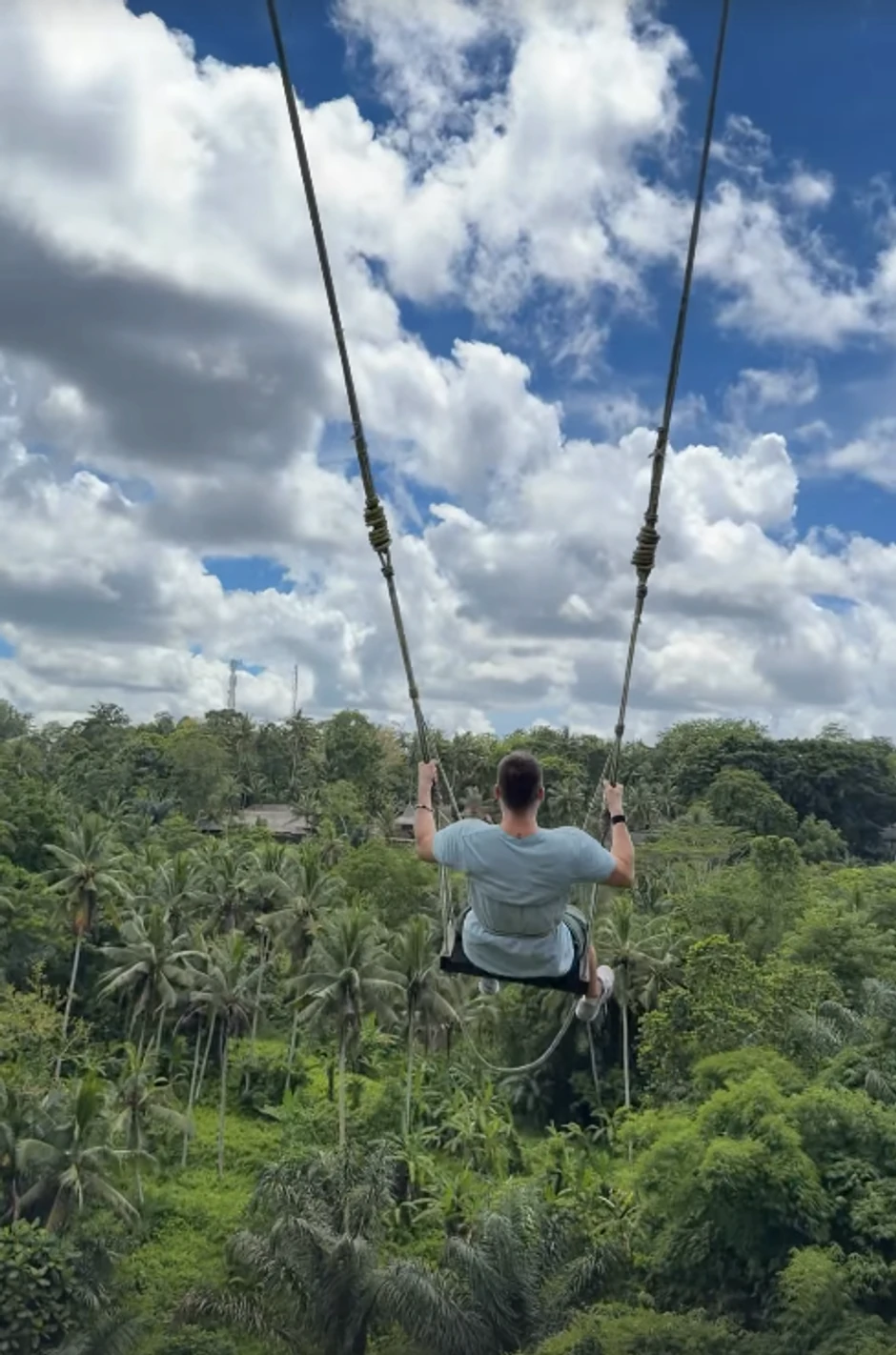 Nikola Rokvić na najpoznatijoj ljuljašci na Baliju