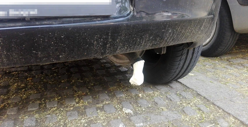 Pur pena u auspusima na više od deset automobila