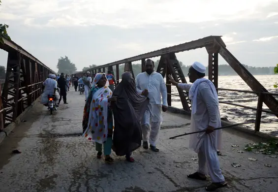 Skutki powodzi w Pakistanie odczuwają szczególnie kobiety. Wśród nich jest nawet 650 tys. ciężarnych 