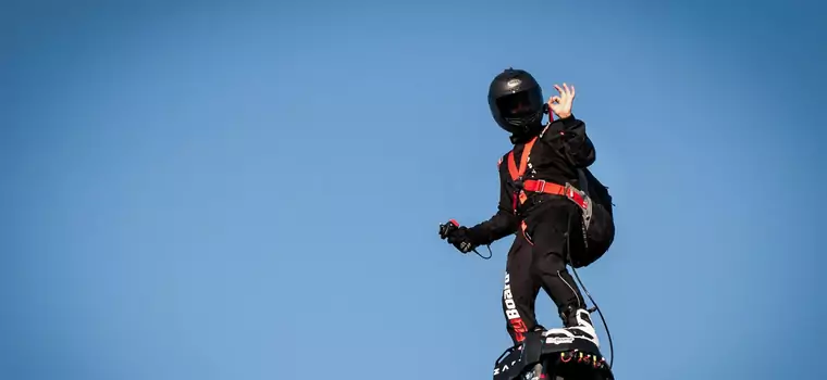 Franky Zapata przeleciał na "latającej desce" nad kanałem La Manche