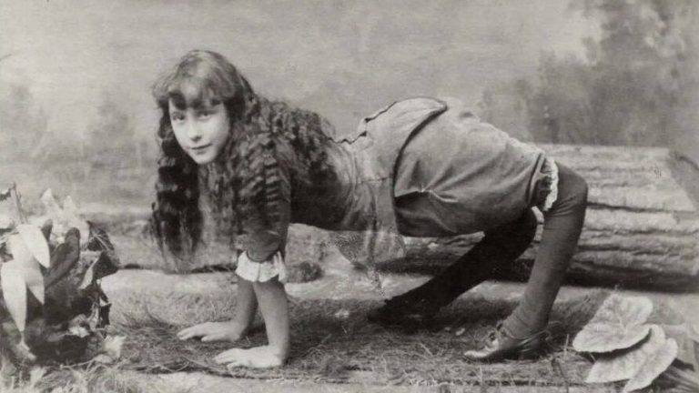 Ella Harper robiła karierę jako Dziewczyna Wielbłąd w XIX-wiecznych cyrkach osobliwości