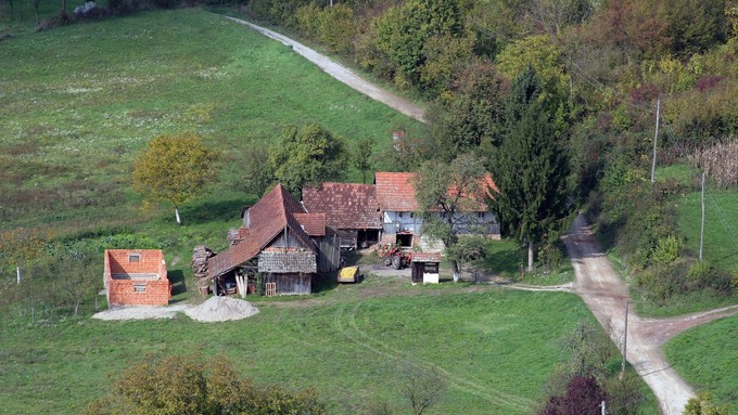 Kuća sa dvorištem - ilustracija slike